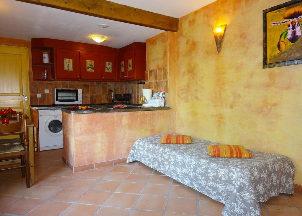 Le Mas de Pié Caud Bed and Breakfast Rognes Esterno foto